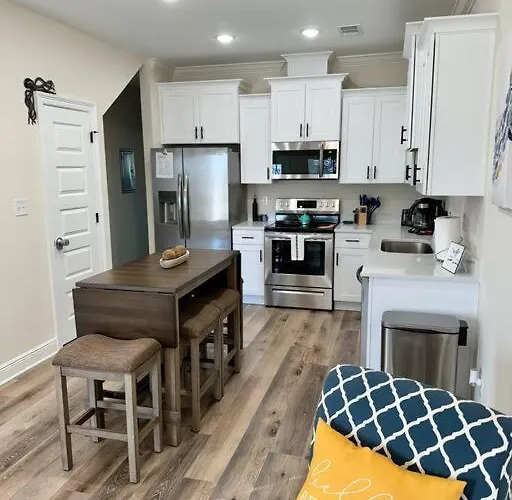 Holiday home Downtown, Bay Views, Fish Market, And Blue Angels! Pensacola