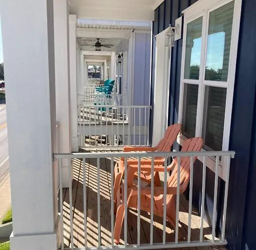 Holiday home Downtown, Bay Views, Fish Market, And Blue Angels! *