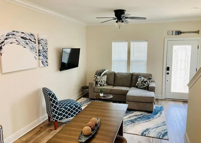 Holiday home Downtown, Bay Views, Fish Market, And Blue Angels!