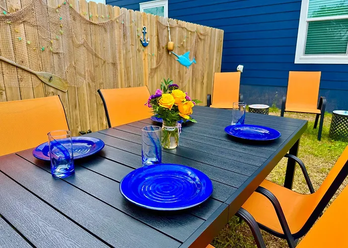 Holiday home Downtown, Bay Views, Fish Market, And Blue Angels!